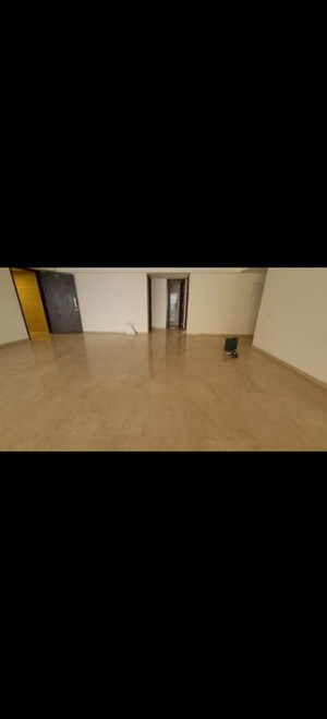 Room in 5 BHK Apartment at Hiranandani Basilius, Ghodbunder Road – for Sale