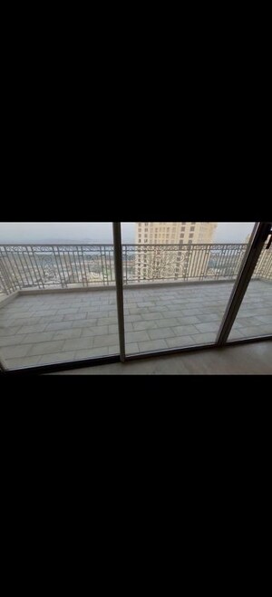 Room in 5 BHK Apartment at Hiranandani Basilius, Ghodbunder Road – for Sale