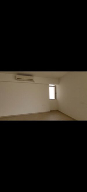 Room in 5 BHK Apartment at Hiranandani Basilius, Ghodbunder Road – for Sale