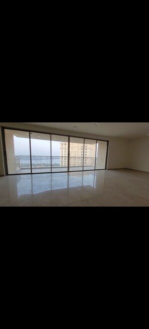 Room in 5 BHK Apartment at Hiranandani Basilius, Ghodbunder Road – for Sale
