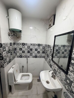 Team Area in 1 BHK Builder Floor at Malviya Nagar – for Rent