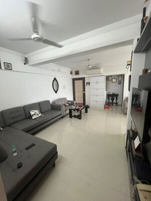 Team Area in 2 BHK Apartment at Dosti Eastern Bay, Wadala – for Rent