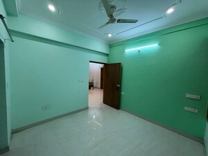 Room in 3 BHK Apartment at Isha Apartments Mahanagar, Mahanagar – for Rent