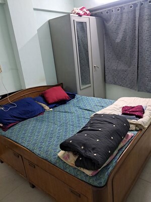 Bedroom in 1 BHK Apartment at Vile Parle East – for Rent