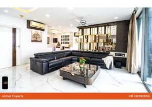 Hall in 5 BHK Apartment at Oberoi Realty Esquire, Goregaon East – for Sale