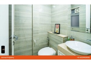 Bathroom in 5 BHK Apartment at Oberoi Realty Esquire, Goregaon East – for Sale