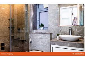 Bathroom in 5 BHK Apartment at Oberoi Realty Esquire, Goregaon East – for Sale