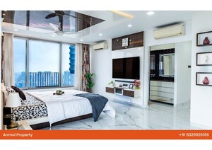 Bedroom in 5 BHK Apartment at Oberoi Realty Esquire, Goregaon East – for Sale