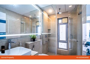 Washroom in 5 BHK Apartment at Oberoi Realty Esquire, Goregaon East – for Sale