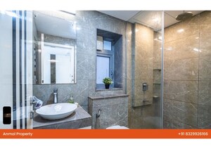 Bathroom in 5 BHK Apartment at Oberoi Realty Esquire, Goregaon East – for Sale