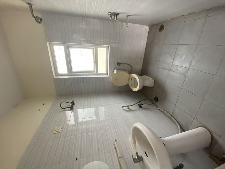 Bathroom, bptp-park-floors-i 3 Bedroom 1458 Sq.Ft. Apartment In Sector 77 Faridabad 10632656