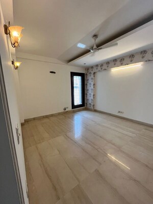 Room in 4 BHK Builder Floor at Greater Kailash I – for Rent