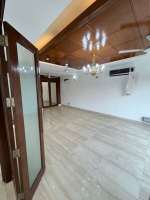 Room in 4 BHK Builder Floor at Greater Kailash I – for Rent