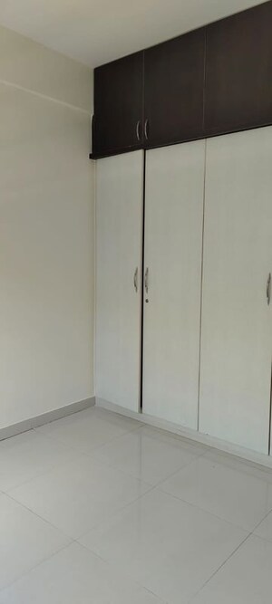 Room in 3 BHK Apartment at Vs Raintree, Halasuru – for Sale