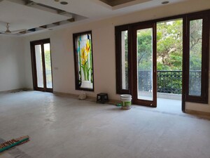 Room in 4 BHK Builder Floor at Vasant Vihar – for Rent