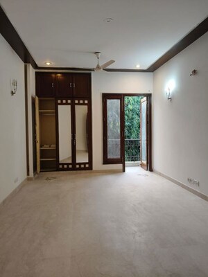 Room in 4 BHK Builder Floor at Vasant Vihar – for Rent