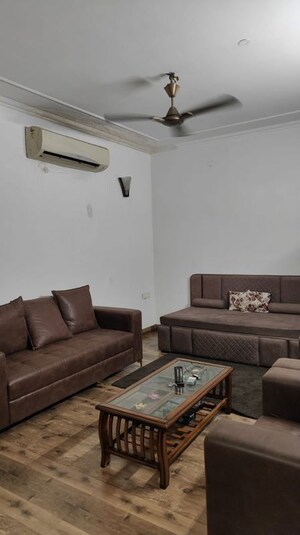 Living Room in 1 RK Builder Floor at Ansal Sushant Lok I, Sector 43 – for Rent