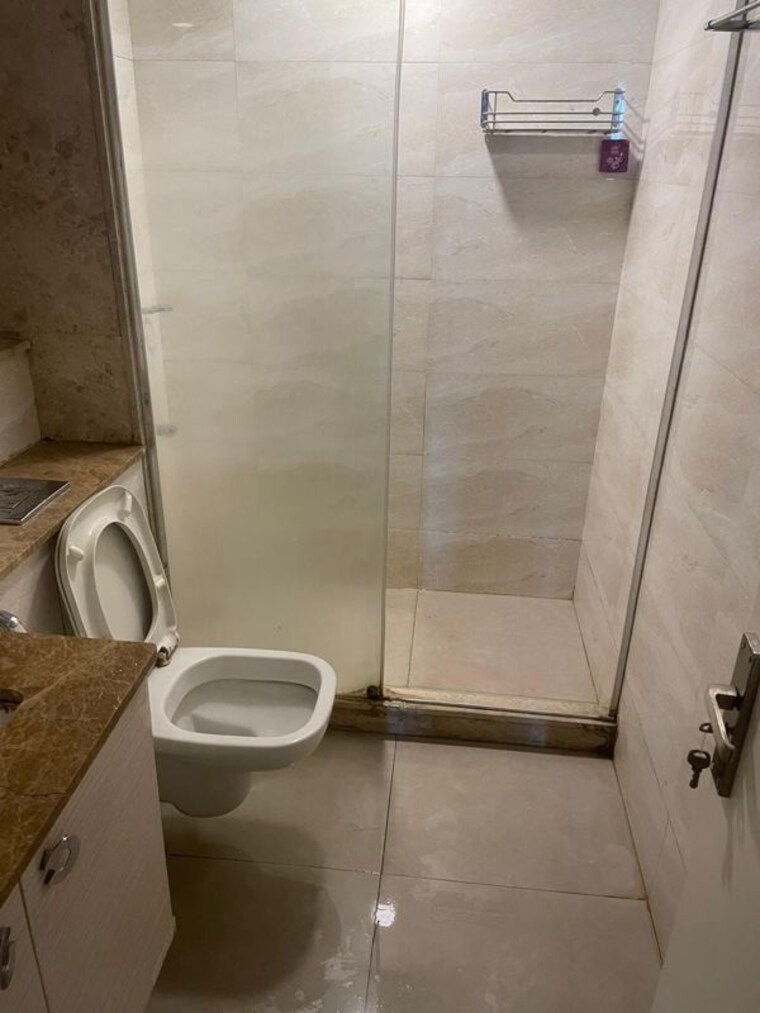 Bathroom, dlf-westend-heights 4 Bedroom 2610 Sq.Ft. Apartment In Sector 53 Gurgaon 10632713
