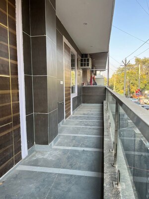 Balcony in 1 BHK Builder Floor at Ansal Sushant Lok I, Sector 43 – for Rent