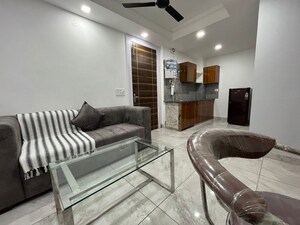 Living Room in 1 BHK Builder Floor at Ansal Sushant Lok I, Sector 43 – for Rent
