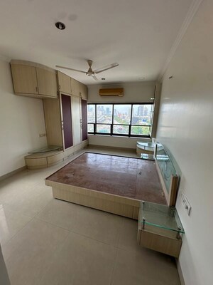 Room in 3 BHK Apartment at Heera Panna Apartment, Tardeo – for Rent