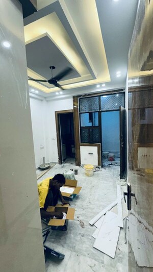 Parking in 3 BHK Builder Floor at Shakti Khand 2 – for Sale