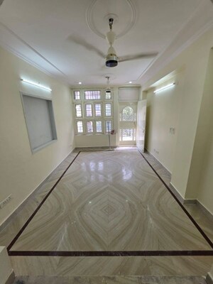 Room in 3 BHK Builder Floor at Rajouri Garden – for Rent
