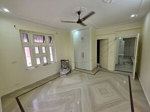 Room in 3 BHK Builder Floor at Rajouri Garden – for Rent