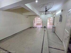 Room in 3 BHK Builder Floor at Rajouri Garden – for Rent
