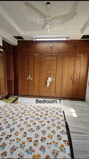 Bedroom in 2 BHK Apartment at Mahesh Sadan, Vile Parle West – for Rent