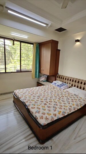 Bedroom in 2 BHK Apartment at Mahesh Sadan, Vile Parle West – for Rent