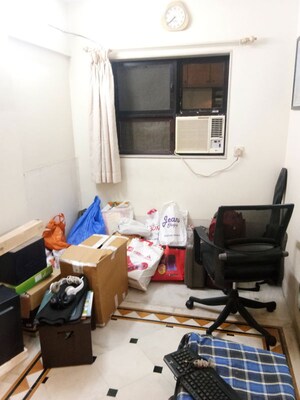 Team Area in 1 BHK Apartment at Unique Tower, Sion – for Rent
