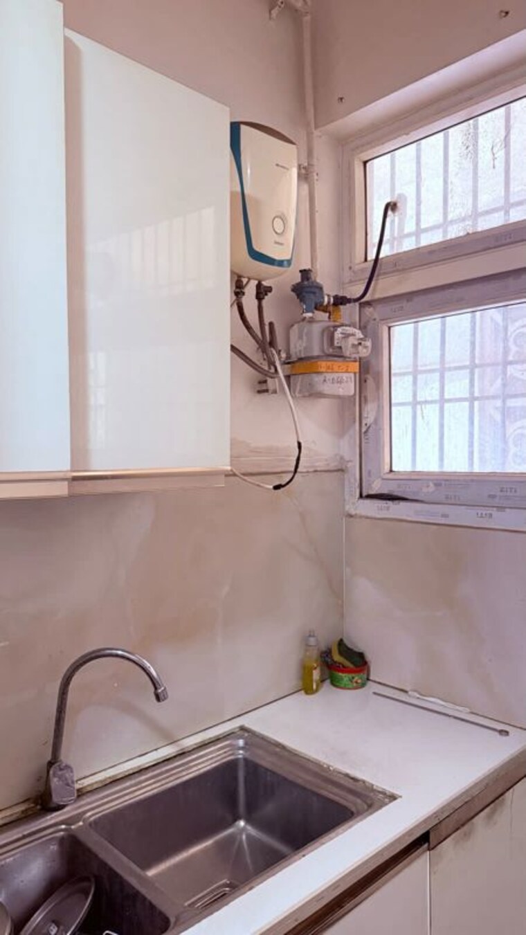 Bathroom, mahagun-mirabella 3 Bedroom 1730 Sq.Ft. Apartment In Sector 79 Noida 10632918