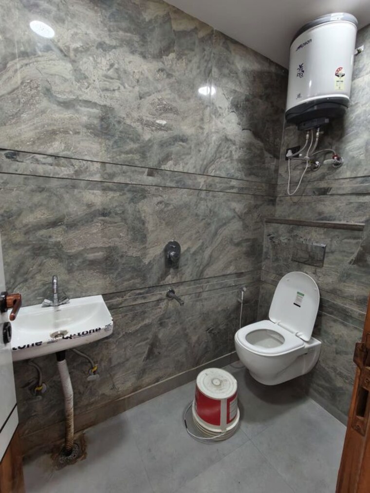 Bathroom, govindpuri 2 Bedroom 540 Sq.Ft. Builder Floor In Govindpuri Delhi 10632915