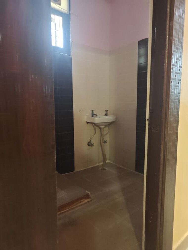 Bathroom, pratap-vihar-gda-flats 2 Bedroom 750 Sq.Ft. Builder Floor In Pratap Vihar Ghaziabad 10632923