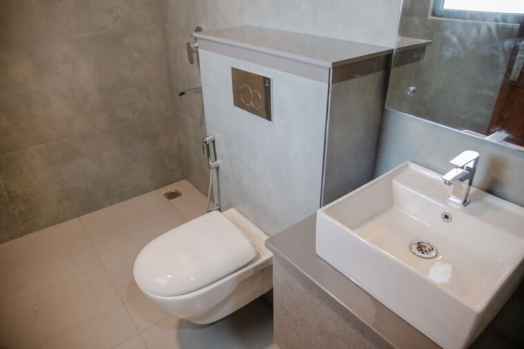 Bathroom, suncity 4 Bedroom 500 Sq.Yd. Builder Floor In Suncity Gurgaon 10632946