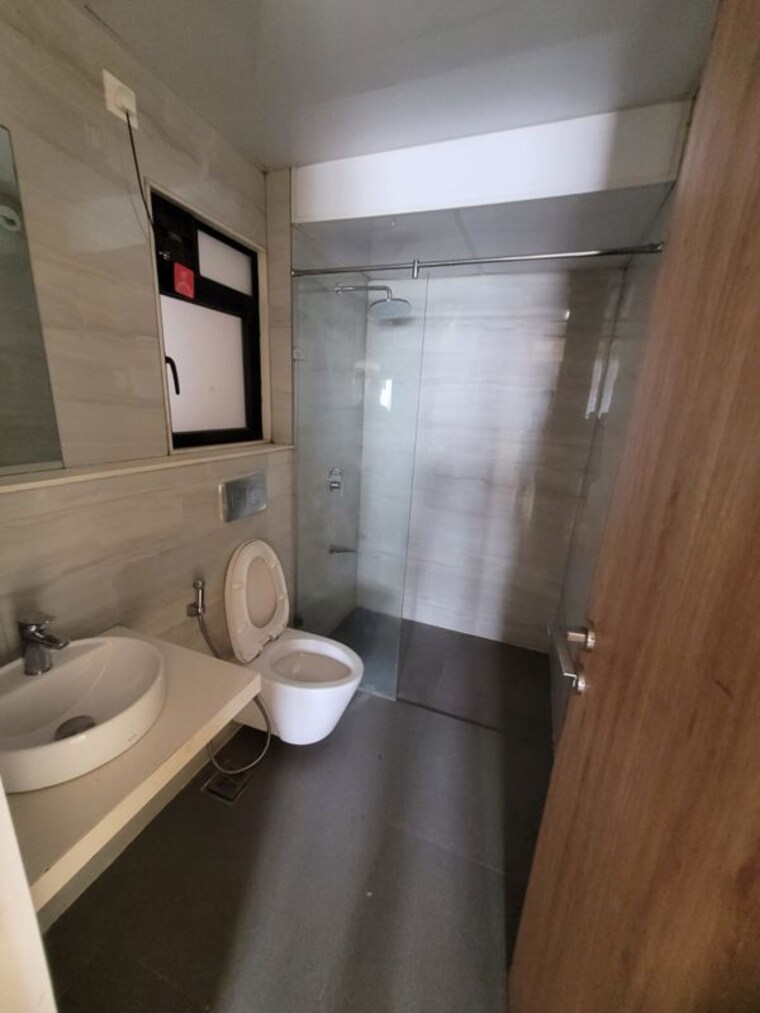 Bathroom, dosti-eastern-bay-phase-1 3 Bedroom 965 Sq.Ft. Apartment In Wadala Mumbai 10632982