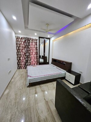 Master Bedroom in 3 BHK Builder Floor at Mohit House, Sushant Lok I – for Rent