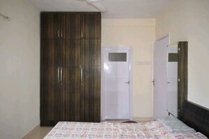 Room in 3 BHK Apartment at Raheja Estate, Borivali East – for Rent