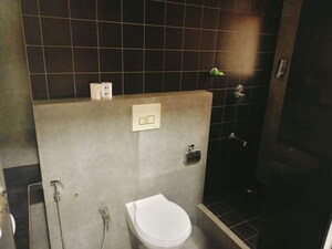 Bathroom in 2.5 BHK Apartment at Jeevan Vijay, Andheri East – for Sale