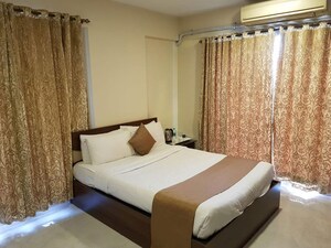 Bedroom in 2.5 BHK Apartment at Jeevan Vijay, Andheri East – for Sale