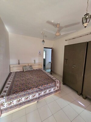 Bedroom in 2 BHK Apartment at Bandra West – for Rent