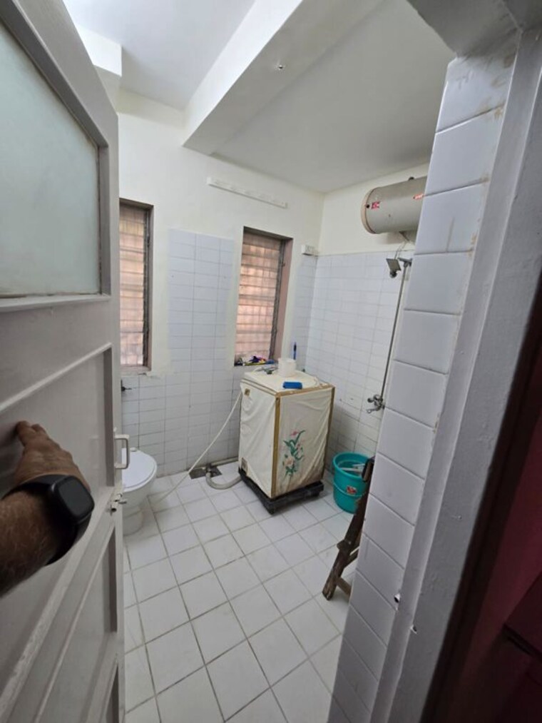 Bathroom, bandra west 2 Bedroom 680 Sq.Ft. Apartment In Bandra West Mumbai 10633020