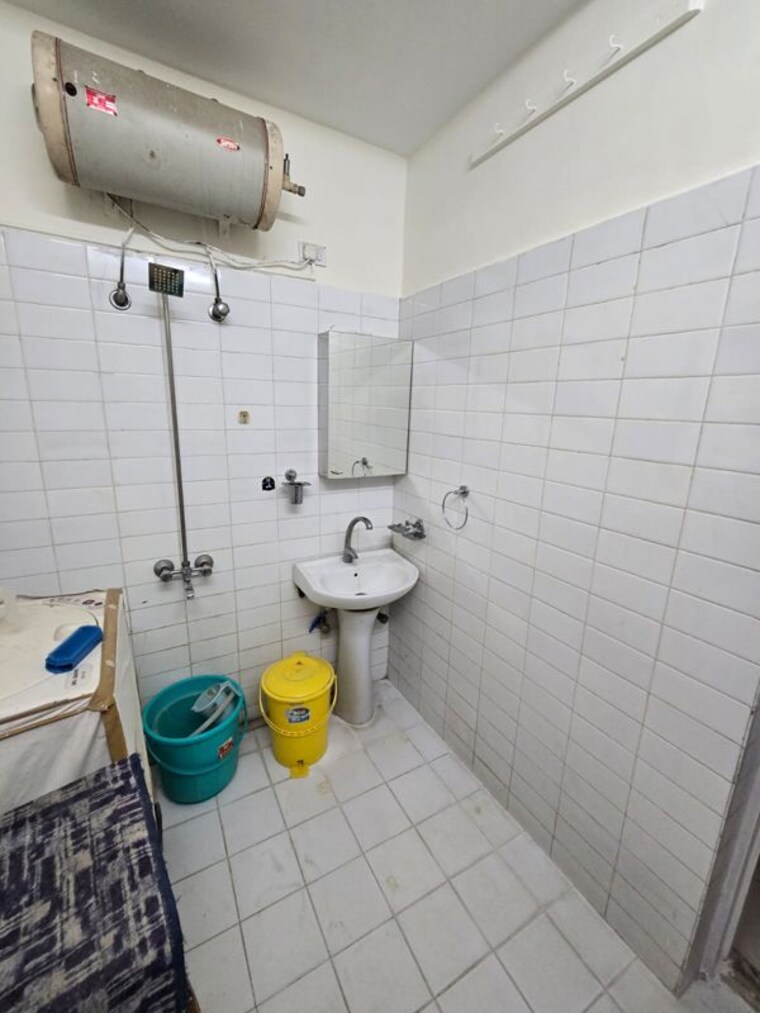 Bathroom, bandra west 2 Bedroom 680 Sq.Ft. Apartment In Bandra West Mumbai 10633020