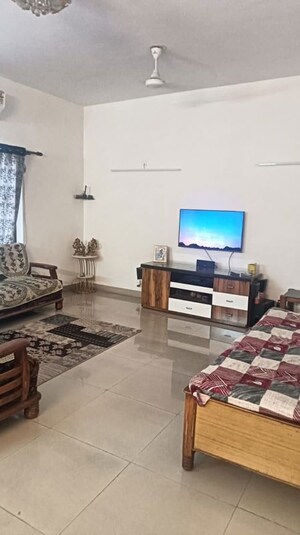 Living Room in 3.5 BHK Builder Floor at Ardee City Palm Grove Heights, Sector 52 – for Rent