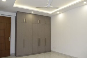 Room in 4 BHK Builder Floor at Sushant Lok ii – for Rent