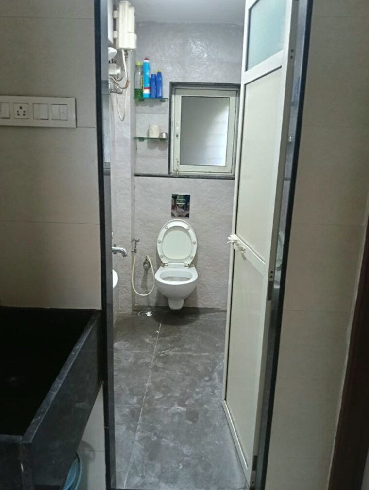 Bathroom, kandivali east 3 Bedroom 850 Sq.Ft. Apartment In Kandivali East Mumbai 10633046