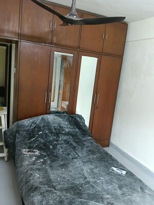 Bedroom in 3 BHK Apartment at Kandivali East – for Rent