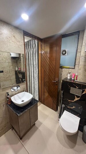 Team Area in 3 BHK Builder Floor at Sushant Lok I – for Sale