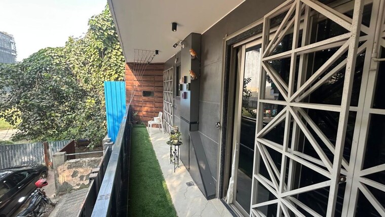 Balcony, sushant lok i 3 Bedroom 215 Sq.Yd. Builder Floor In Sushant Lok I Gurgaon 10633073